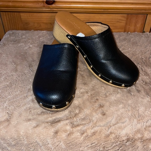 Universal Threads Clogs with gold rivets-excellent condition.Size 6.Comfortable - Picture 1 of 7